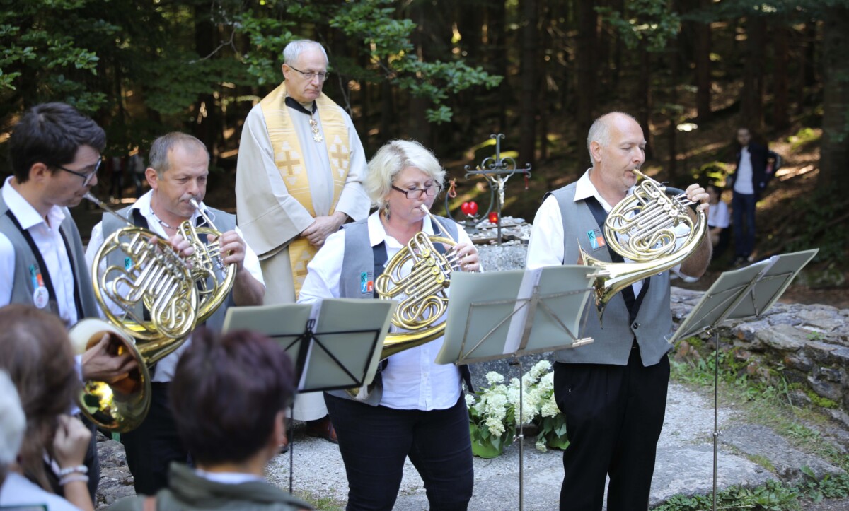 Svatohubertská mše a zahájení Srnské pouti u Hauswaldské kaple